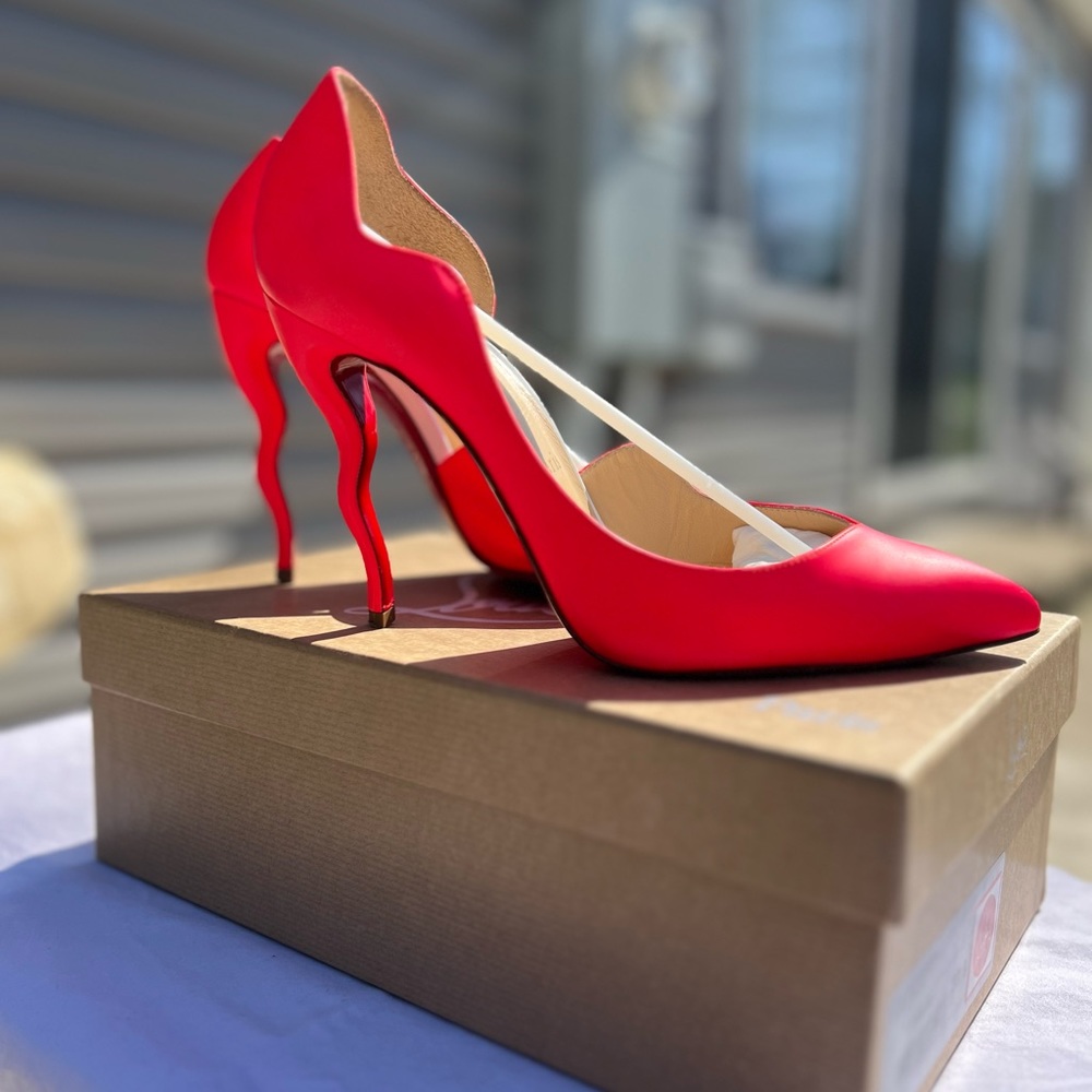 Christian Louboutin Dalida pointed toe pumps - Picture 7 of 14